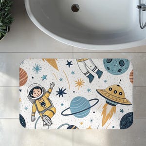 Badrumsmatta för barn, badmatta med minnesskum, babyshowerpresent, present till barnbadrum, dekoration med raketastronaut och rymdmotiv