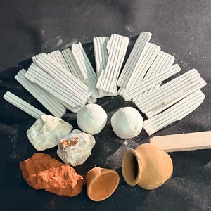 White slate & mixed khadi clay- red white crunchy edible earth 500gram