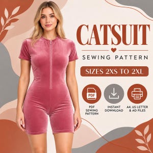 Puede incluir: Un catsuit de terciopelo rosa de manga corta con cremallera frontal. El texto dice CATSUIT SEWING PATTERN SIZES 2XS TO 2XL, PDF SEWING PATTERN, INSTANT DOWNLOAD, A4, US LETTER & AO FILES, junto con iconos de PDF, descarga e impresora.