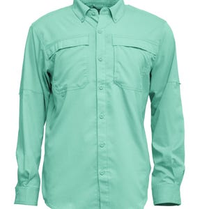 Op de afbeelding: Een overhemd met lange mouwen en knoopsluiting in een effen mintgroene kleur. Het overhemd heeft een button-down kraag, een volledige knoopsluiting aan de voorzijde en twee borstzakken met kleppen. De mouwen hebben manchetten en een oprolfunctie.