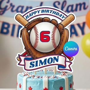 Puede incluir: Un adorno para pastel con temática de béisbol que incluye un guante de cuero marrón, dos bates de madera cruzados y una pelota blanca con costuras rojas y el número 6 en rojo. Una cinta azul arriba dice HAPPY BIRTHDAY y una blanca abajo SIMON.