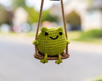 Rana all'uncinetto da appendere in auto, regalo per lei e per lui, ciondolo per auto a forma di rana sull'altalena, decorazione carina per auto, peluche a forma di rana lavorato a maglia e fatto a mano, accessorio per auto