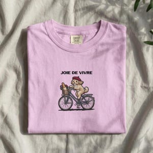 French Language Cavoodle Bike Shirt | Funny Cycling Dog Mum Dad Comfort Colors Gift Tee | Cavapoo Parisian Humour Top