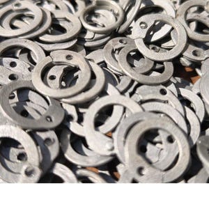 Medieval 8mm Flat Riveted Chainmail – Loose Ring Armor with Riveted DesignDescription: