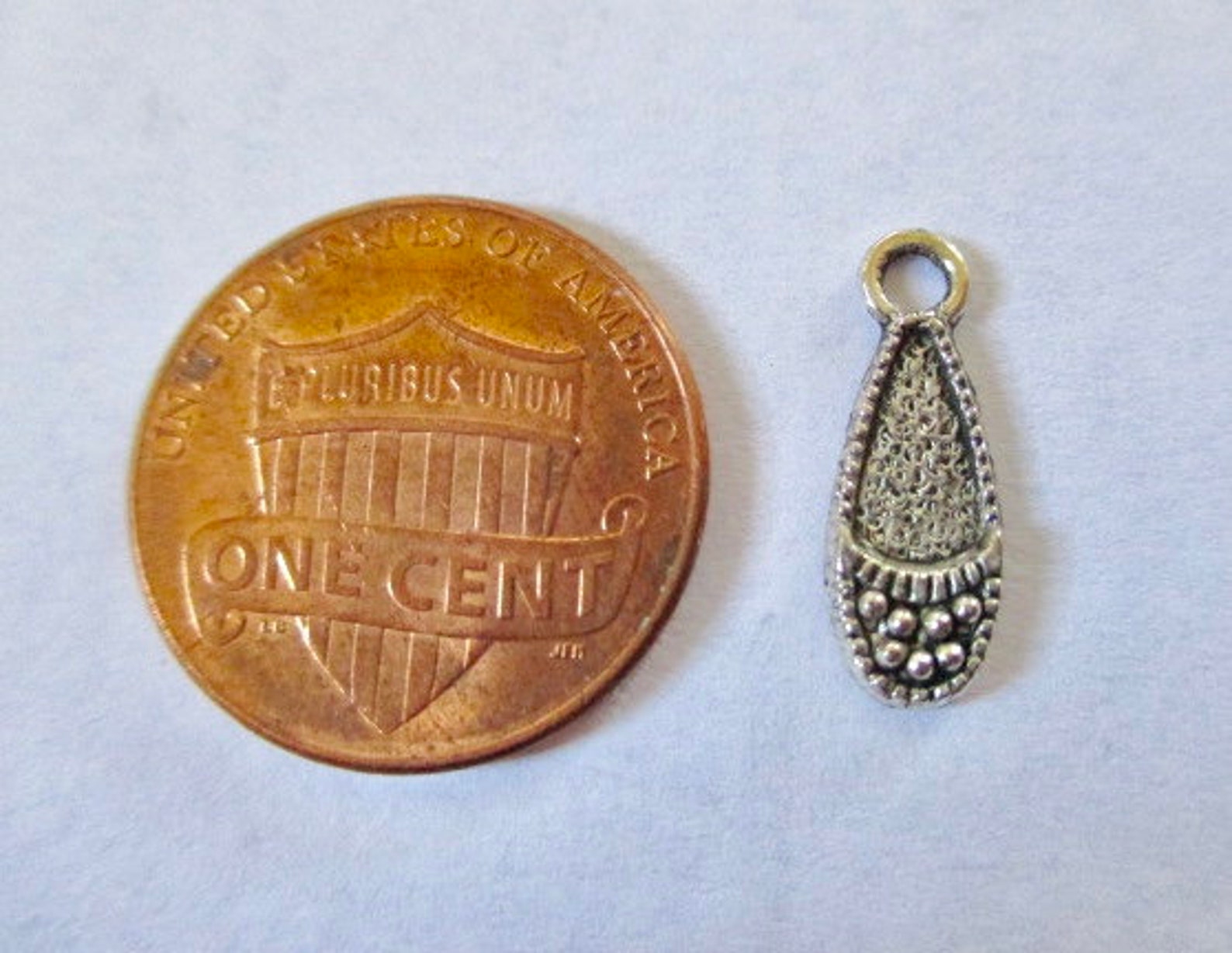 charms antique silver textured ballet flat shoes 16mm charms pendants findings jewelry supplies (lot of 10) by bysupply charms antique silver textured ballet flat shoes 16mm charms pendants findings jewelry supplies (lot of 10) by bysupply