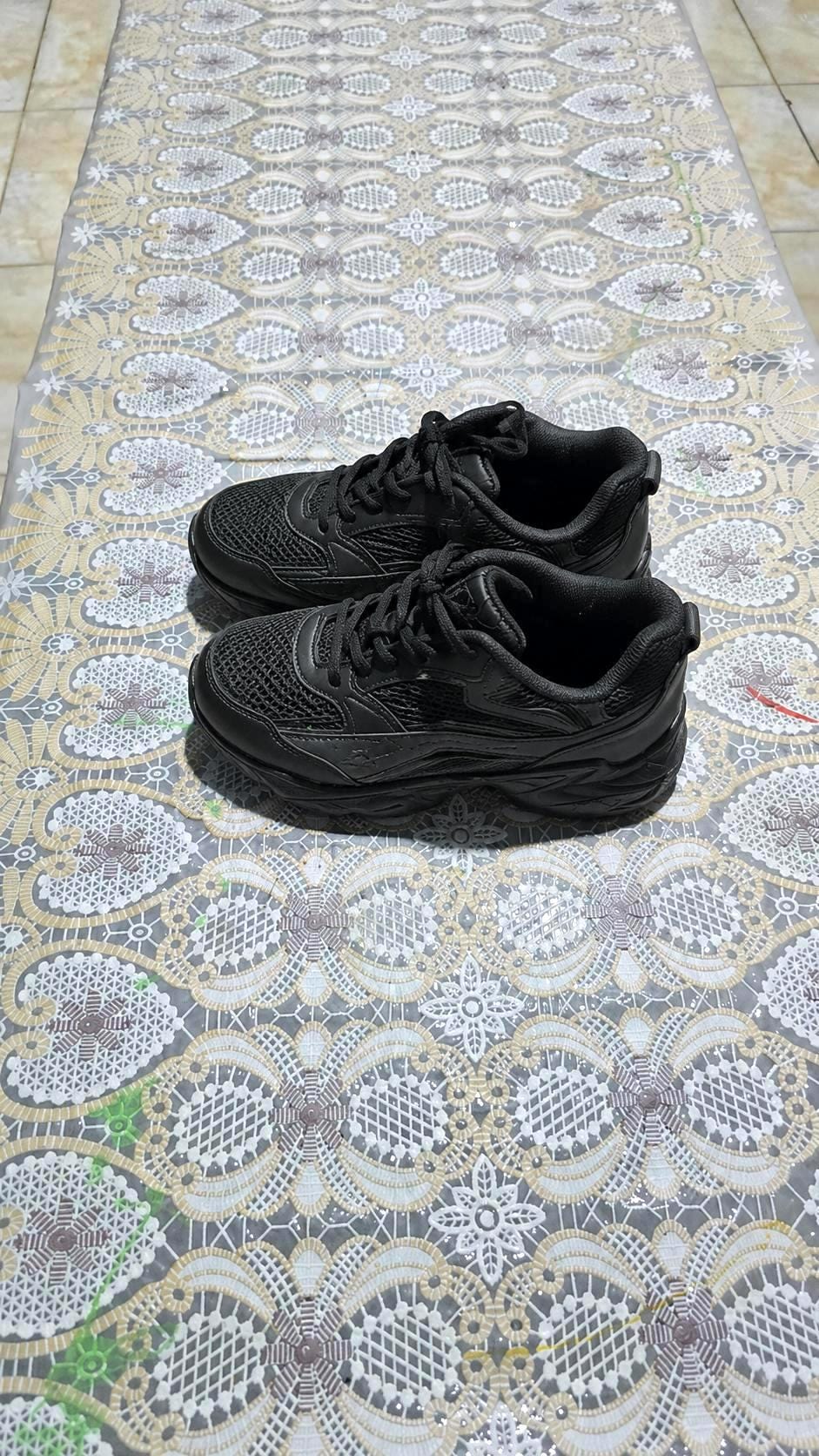 Zapatillas negras de suela gruesa / Zapatillas de running unisex estilo streetwear / Zapatillas modernas de moda casual