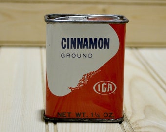 Lata de metal vintage para especias, canela, IGA, contenedor de cocina, decoración coleccionable, publicidad antigua, accesorios para fotos de películas de televisión en rojo y blanco.