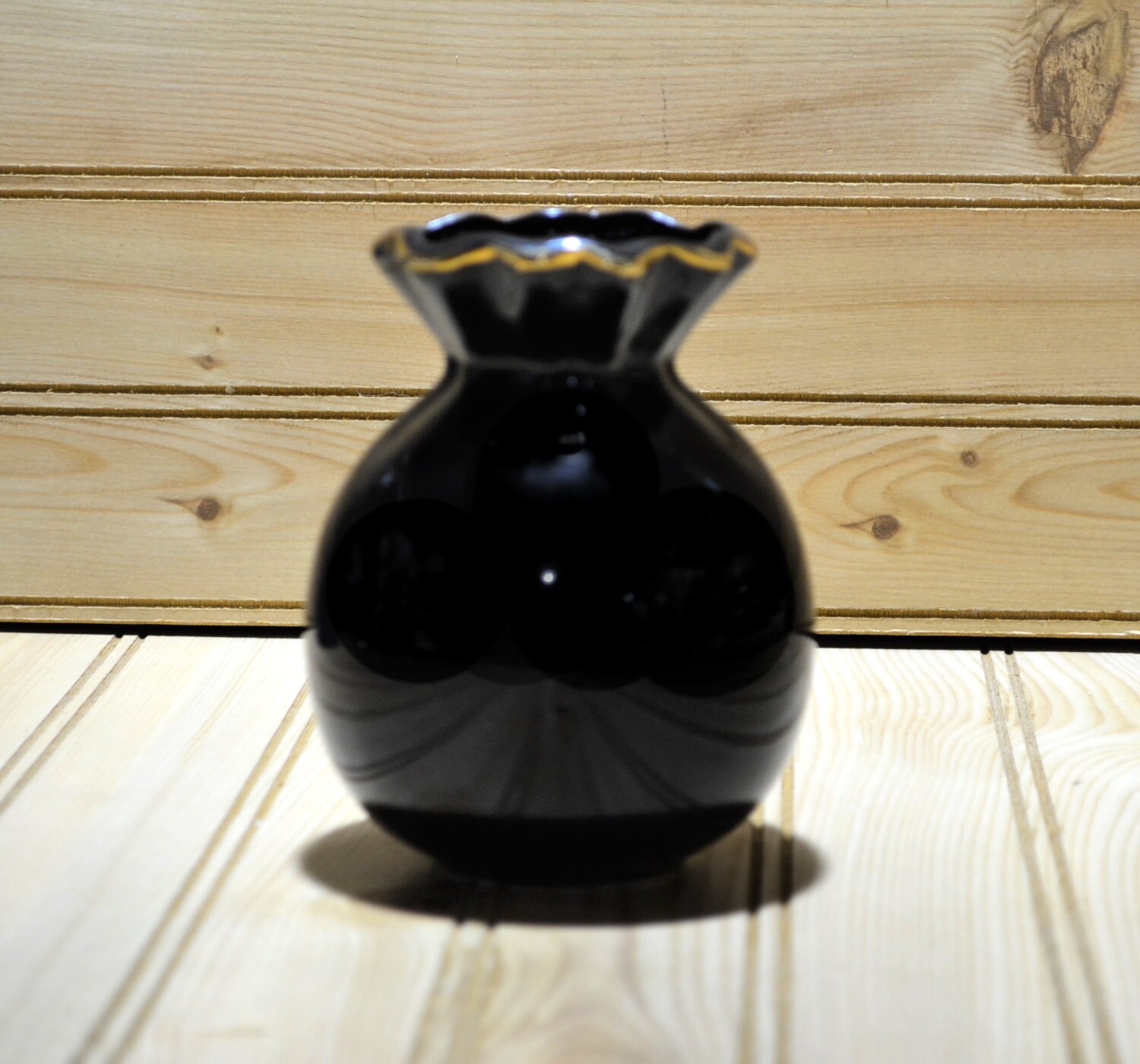 飾り壺 Vintage Black Ceramic Gold Trim Enameled Floral Design Vase