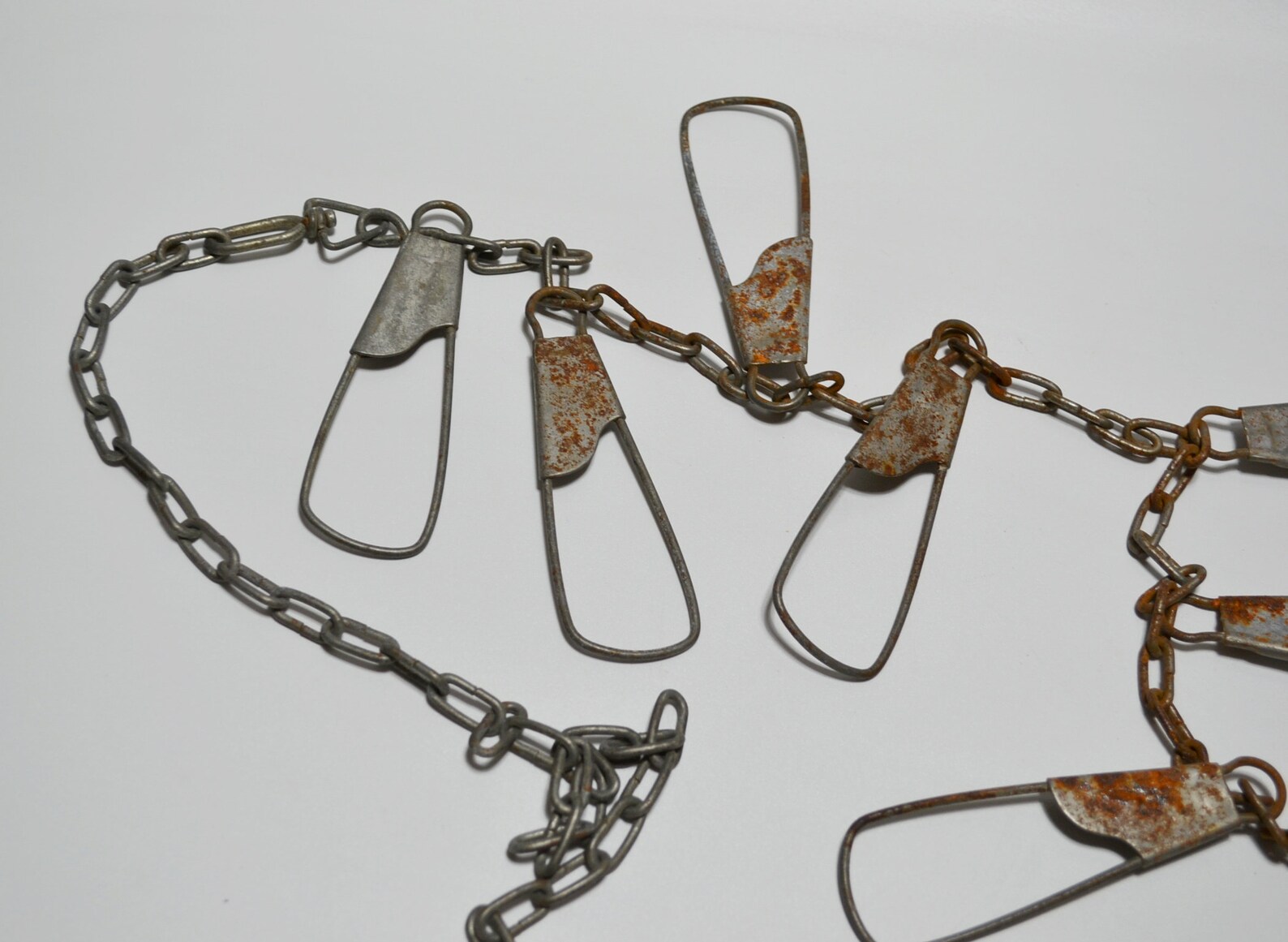 Stringer Holde Vintage Rustic Metal Chain Fish Stringer Holder 9 Hooks Old Fishing ...