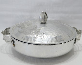 Vintage Mid Century Hammered Aluminum Covered Chafing Serving Dish MCM Serving Container Tulip Knob Embossed