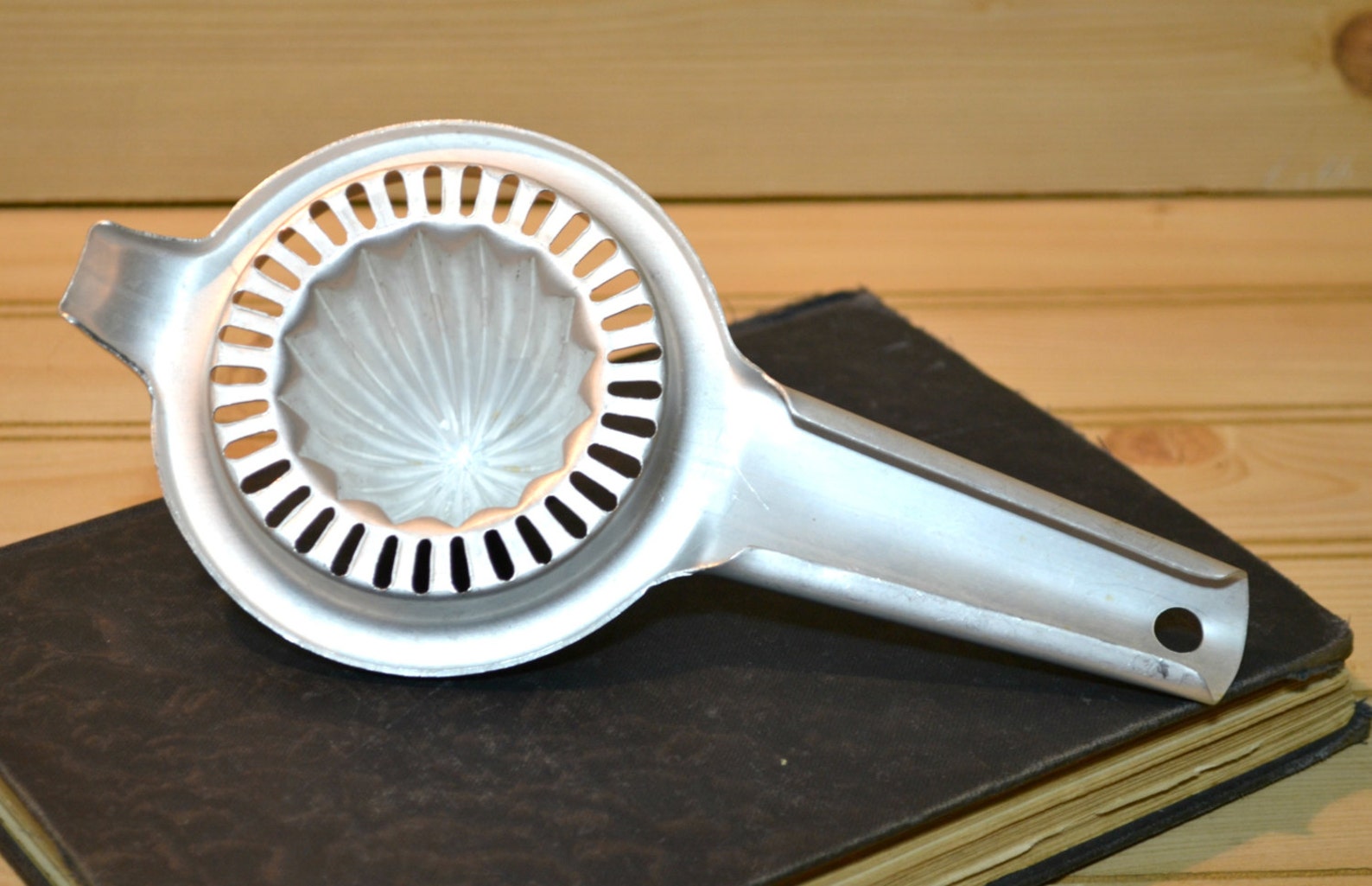 Vintage Aluminum Citrus Fruit Juicer Squeezer Kitchen Utensil Barware ...