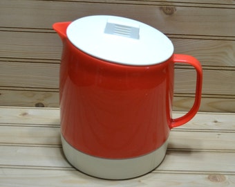 Vintage Quikut Plastic Thermal Pitcher Red White Hot Cold Beverage Drink Picnic BBQ Party Supply TV Movie Prop