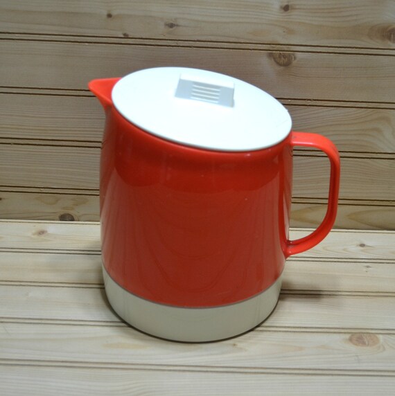 Vintage Quikut Plastic Thermal Pitcher Red White Hot Cold Beverage Drink  Picnic BBQ Party Supply TV Movie Prop 