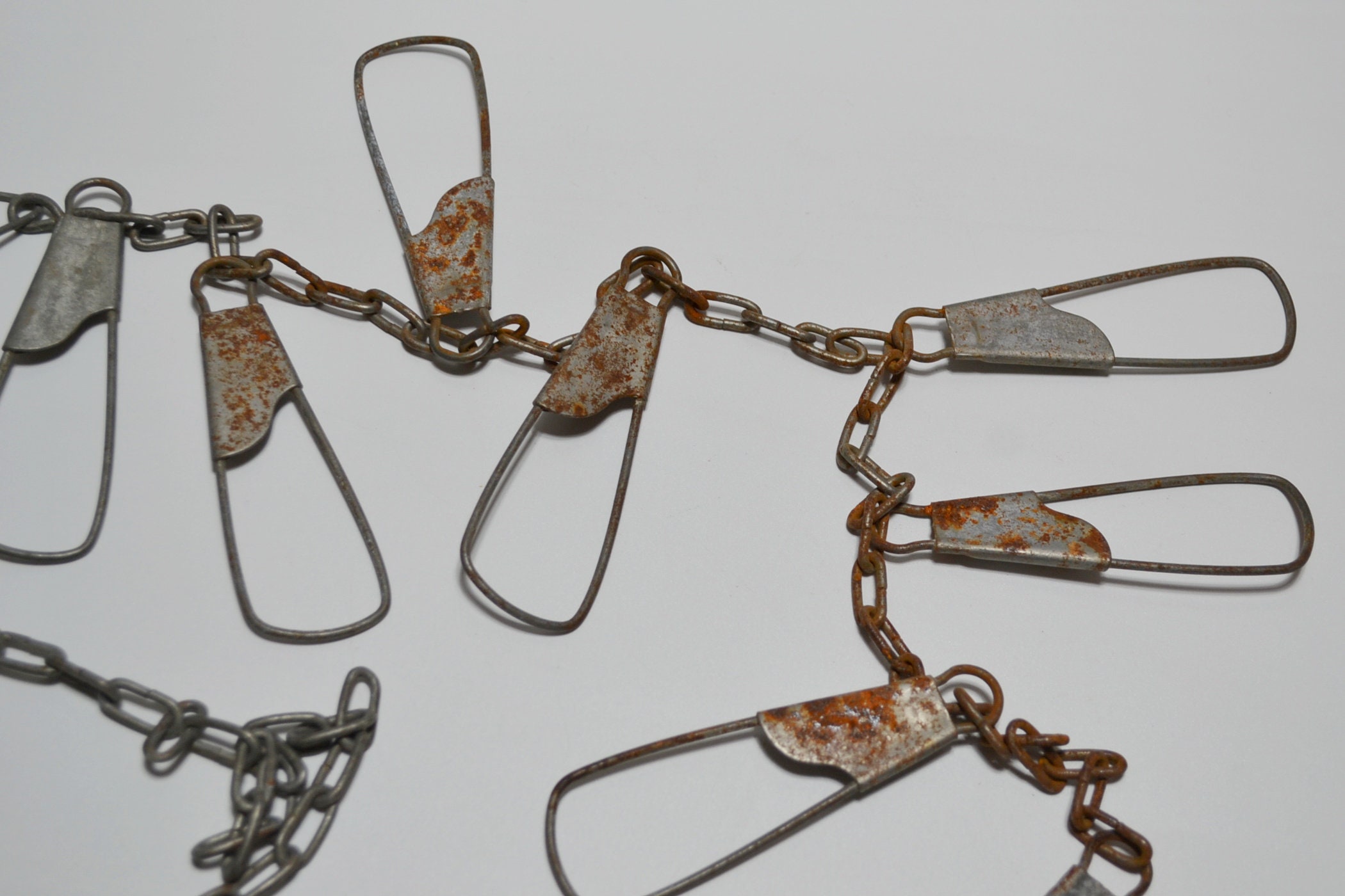 Vintage Rustic Metal Chain Fish Stringer Holder 9 Hooks Old