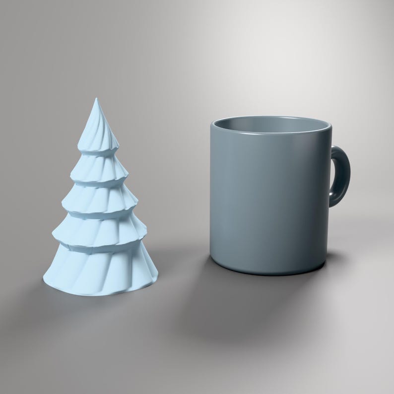 Weihnachtsdeko Tanne eisblau gedreht – moderne Tannenbaum Figur, Skandi Winterdeko, 3D-Druck – scale