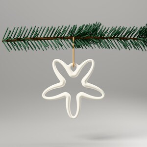 3er-Set Bandstern Anhänger Elfenbein – Christbaumschmuck Stern, Weihnachtsdeko skandinavisch, 3D-Druck Baumschmuck – angle-2