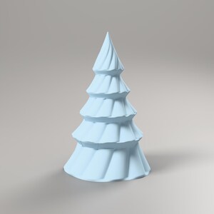 Weihnachtsdeko Tanne eisblau gedreht – moderne Tannenbaum Figur, Skandi Winterdeko, 3D-Druck – hero