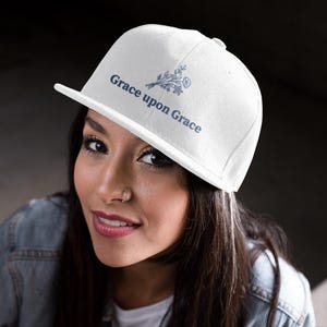 Gorra Grace upon Grace Snapback / Logotipo floral, malla Trucker