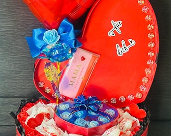 Charmante Herz-Box mit Ferrero Schokolade, Marzipan und Schaumrosen - für Muttertag, Geburtstag, besondere Anlässe, Geschenkidee für Frauen