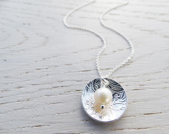 Silver Textured Circle Necklace With Freshwater pearl - Sterling Silver