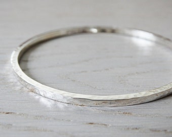 Zilveren Bangle | Massief zilveren gehamerde bangle | Sterling Zilver