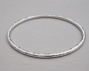槌目加工のソリッドシルバーバングル | スターリングシルバー