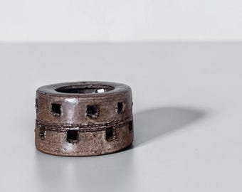 Portavelas de cerámica danesa estilo brutalista vintage con recortes para velas pequeñas / portavelas de cerámica de estudio