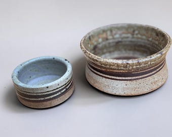 Bol de gres firmado por Tue Poulsen, realizado en arcilla chamota con esmalte en espiral - Cerámica de estudio danesa de la década de 1960