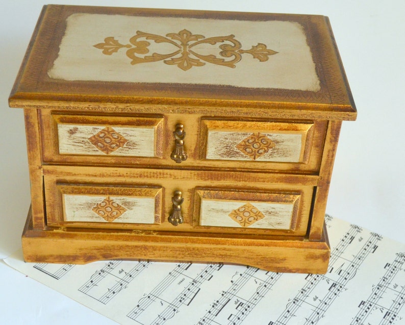 tabletop jewelry box