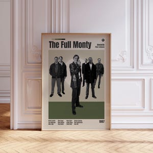 Pode incluir: Um cartaz vertical para o filme The Full Monty de 1997, apresentando uma fotografia a preto e branco de seis homens sobre um fundo bege e verde-azeitona. O título está impresso em letras pretas a negrito no topo, com créditos do elenco.