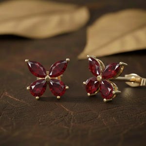 Ruby Flower Stud Earrings, 14K Gold Floral Earrings, Simple Everyday Earrings, Dainty Christmas Jewelry, Vintage Earrings, Unique Gifts Her