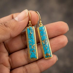 Pendientes de barra de turquesa natural, pendientes colgantes de oro de 14k, pendientes rectangulares de piedras preciosas, pendientes para el día a día, joyería hecha a mano, regalos únicos para ella.