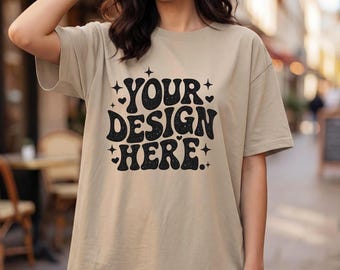 Shirtmodel Gildan 5000 zand, beige oversized T-shirtmodel, streetwear lifestyle-T-shirt voor dames, neutraal POD-model, vooraanzicht shirtfoto