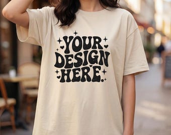 Gildan 5000 natuurlijk beige T-shirtmodel, oversized vrouwelijk T-shirtmodel, Lifestyle POD-shirt JPG, Etsy-modelsjabloon