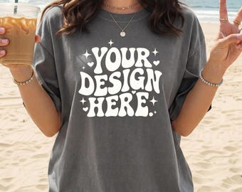Comfort Colors 1717 Pepper-mockup, CC1717 oversized T-shirtmodel, shirtmodel strandlevensstijl, kledingstuk geverfd T-shirt