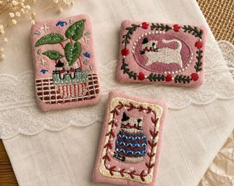Vintage Framed Cat Embroidery Brooch, Cute Fabric Kitty Lapel Pin, 6 Styles Soft Cloth Pin for Sweater Bag Gift for Cat Lovers