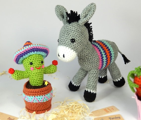 The Crochet Wildlife Guide  Amigurumi Pattern Book Review - Tiny Curl  Crochet