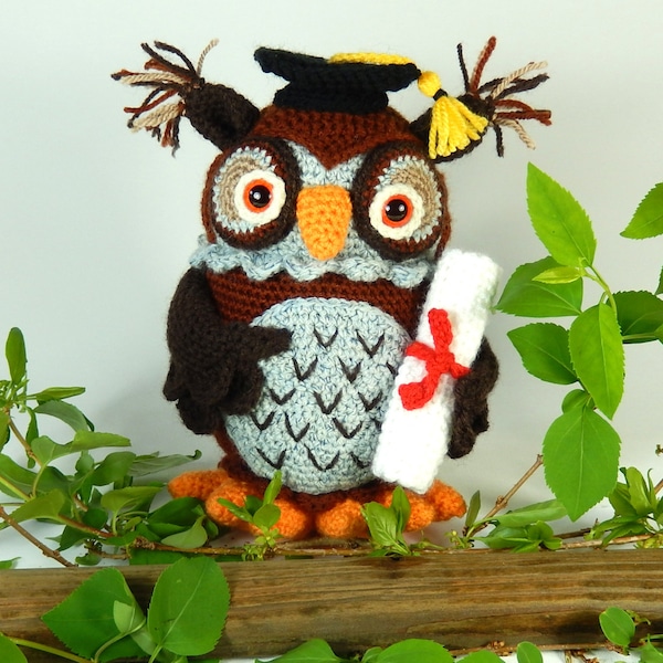 Wesley the Wise Owl, Graduation Owl - Amigurumi Crochet Pattern