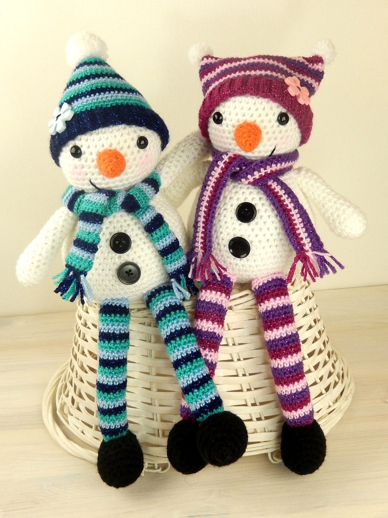 Mr & Mrs Snow with Christmas Tree Gift Bag Amigurumi Crochet Pattern image 2