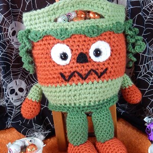 Trick or Treat Bags Vampire, Witch and Pumpkin, Bucket Heads Amigurumi Crochet Pattern image 6