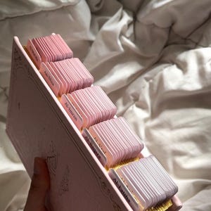Coran rose clair personnalisé avec onglets sourate