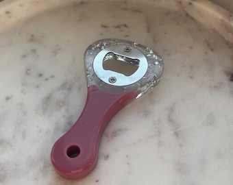 手作りの樹脂製ボトルオープナー