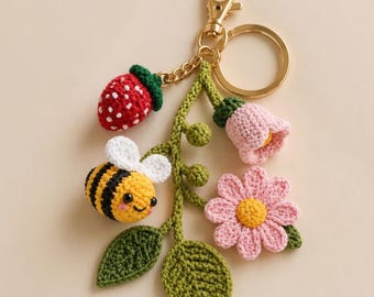 gehäkelte Schlüsselanhänger Muster PDF | Biene, Erdbeere, Gänseblümchen, Rose Charm Set (digitaler Download)