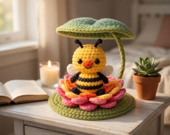 Bumblebee Blossom Häkelanleitung – Miniatur Gartenszene Lotusblume mit Blätterdach (PDF)