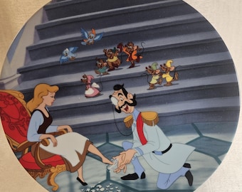 Siebter der Aschenputtel-Sammlerteller, die von Disney zugelassen sind und Szenen aus dem Originalfilm Aschenputtel zeigen