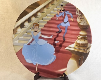 Den sjätte i Disneys allra första samlarserie som visar scener från den ursprungliga filmen Askungen av Knowles