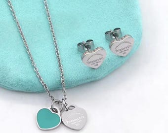 Collar con dije de doble corazón - Esmalte menta y acabado en plata pulida