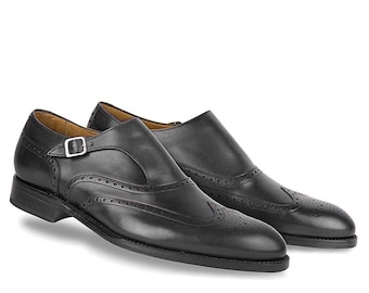 Zapatos de vestir para hombre, estilo brogue, de cuero negro hecho a mano, con correa simple tipo monk strap y puntera alada.