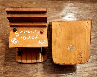 Sujetalibros School Daze de Enesco