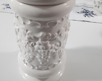 Pojemnik Lefton w stylu renesansowym z pokrywką
